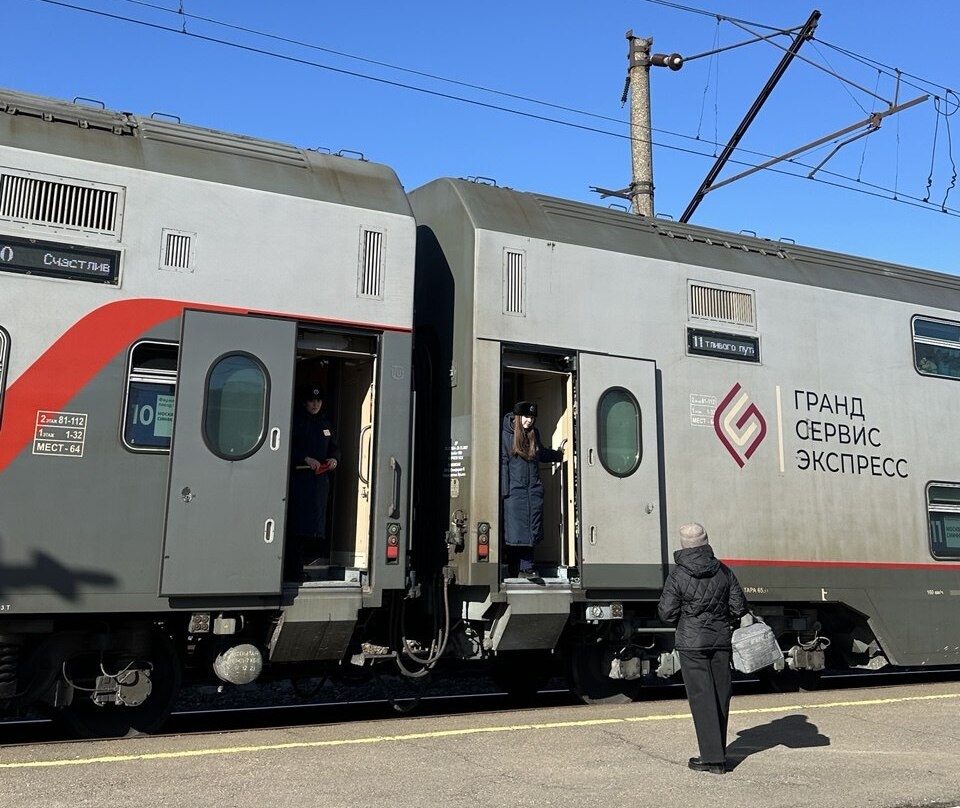 Без документа в поезд не пускают