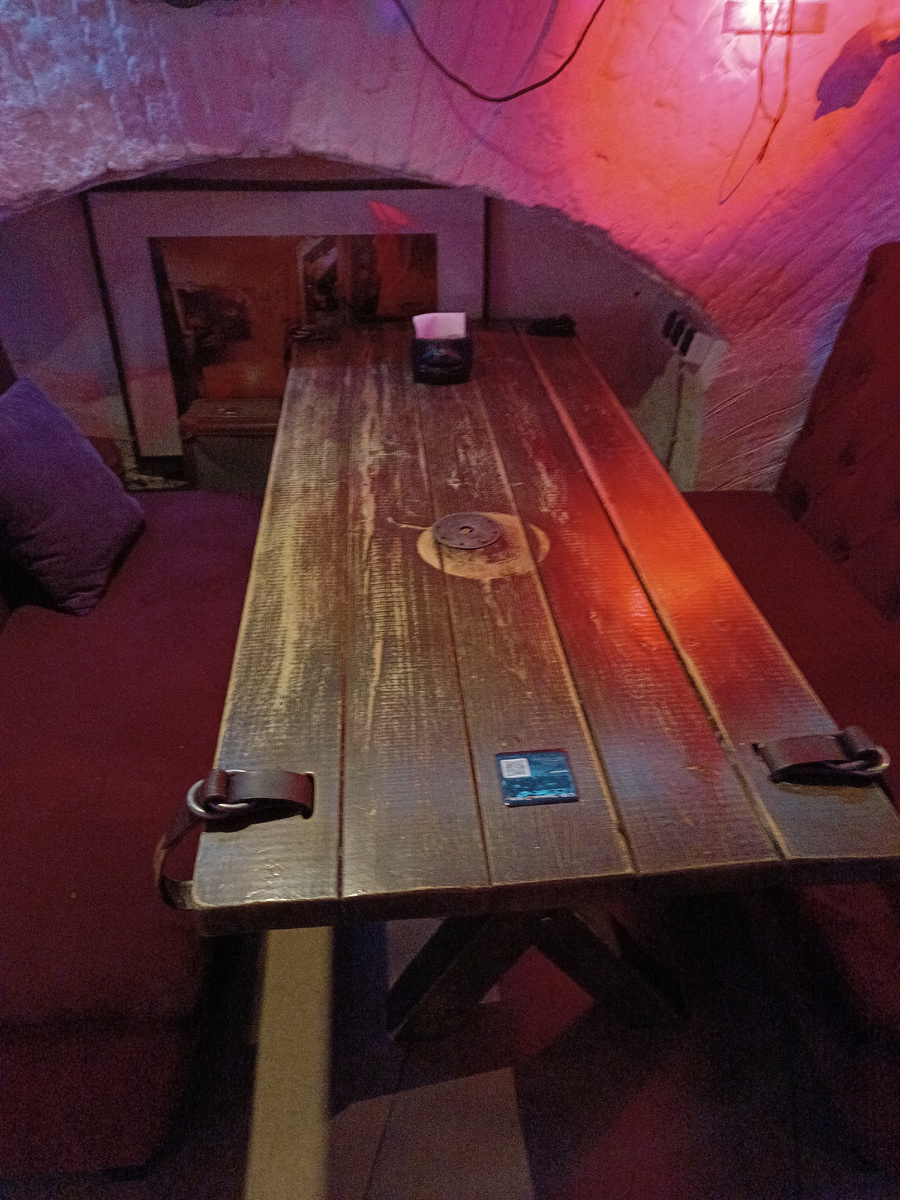 тоже столик)