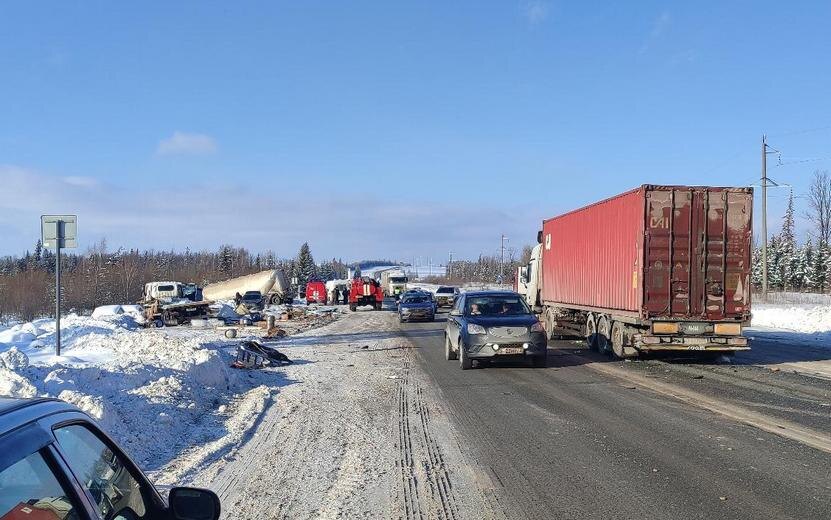    Мужчина пострадал в столкновении трех грузовиков в Удмуртии