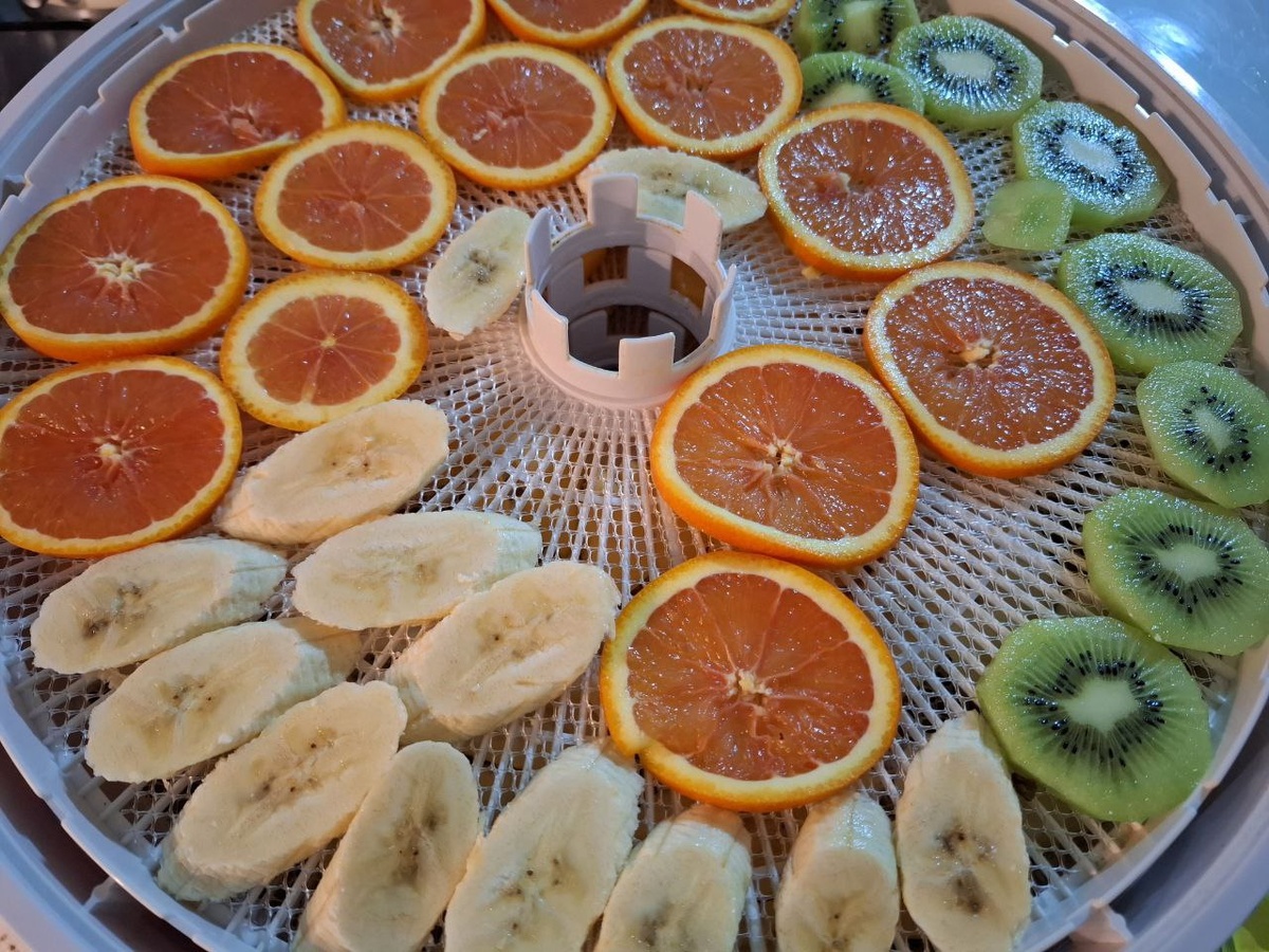 Подготовила фрукты для сушки