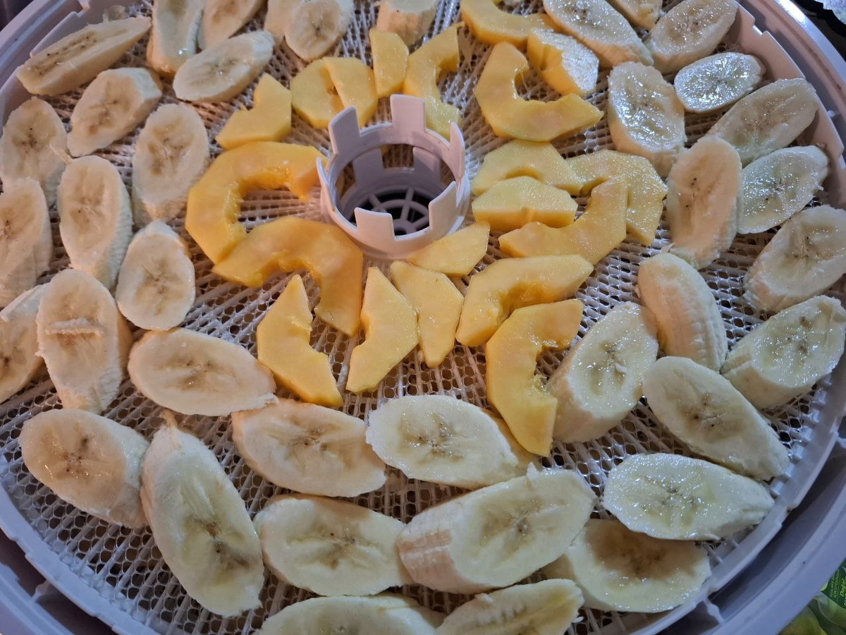 Подготовленные к сушке фрукты