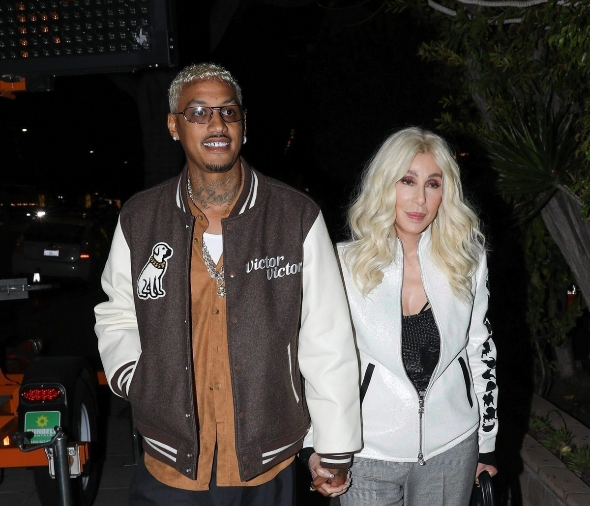 Шер с возлюбленным в 2024 году