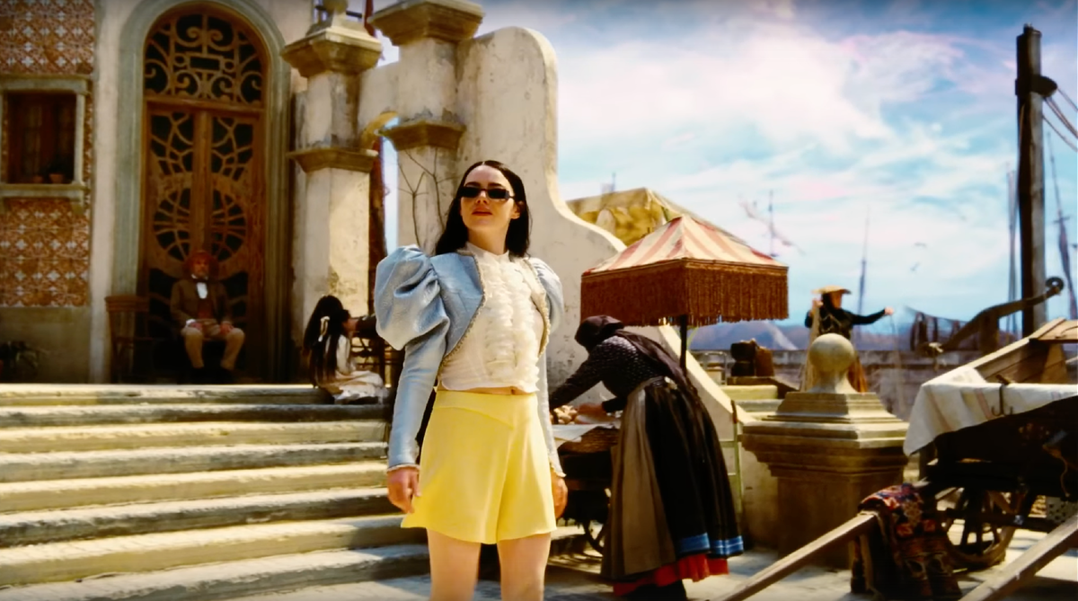 Прекрасная Эмма Стоун в роли главной героини Беллы Бакстер