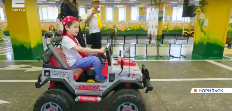     В Норильске прошли соревнования по правилам дорожного движения «Добрая дорога детства»