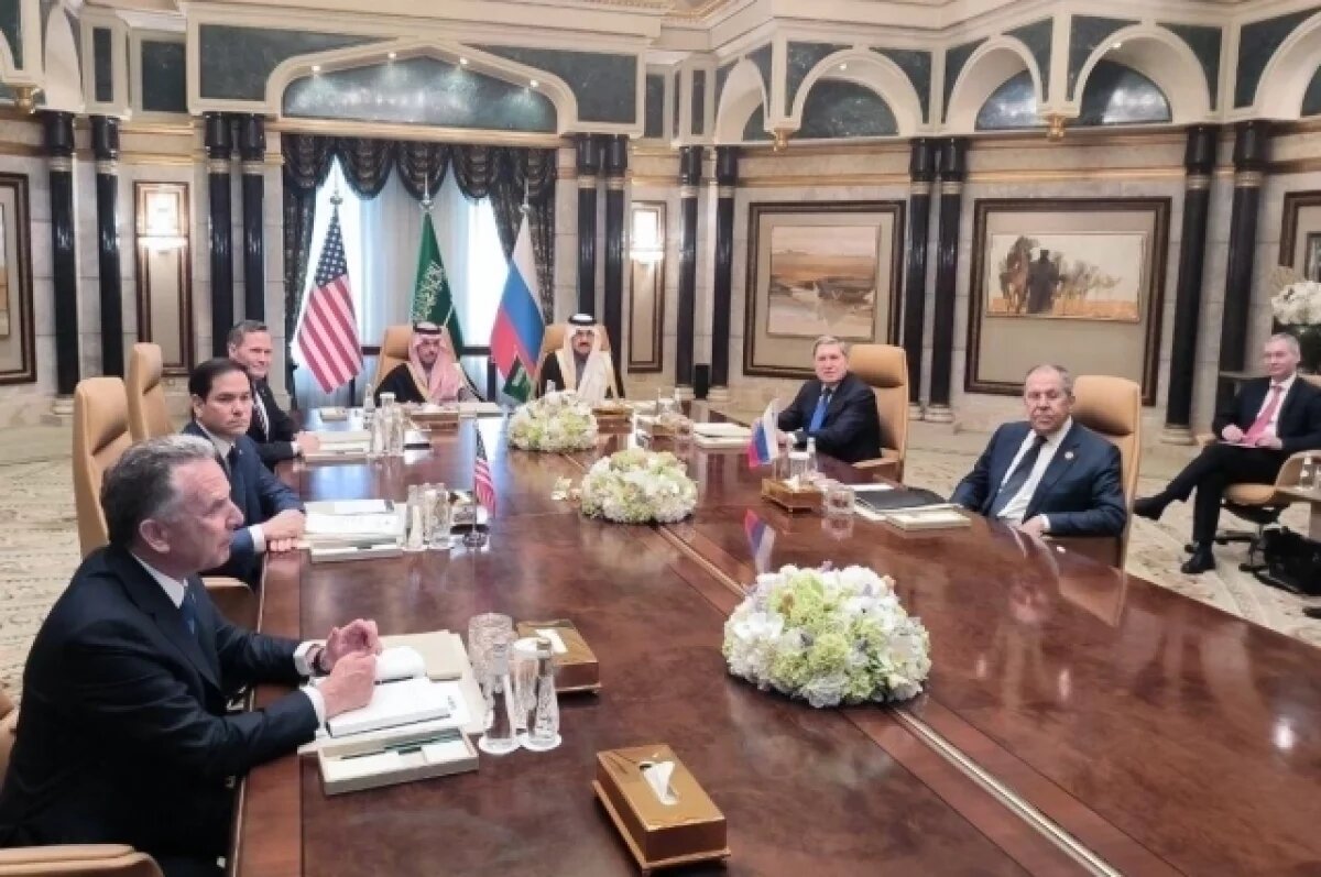    Саймс: Эр-Рияд - лучшее место для переговоров, саудиты - не марионетки США