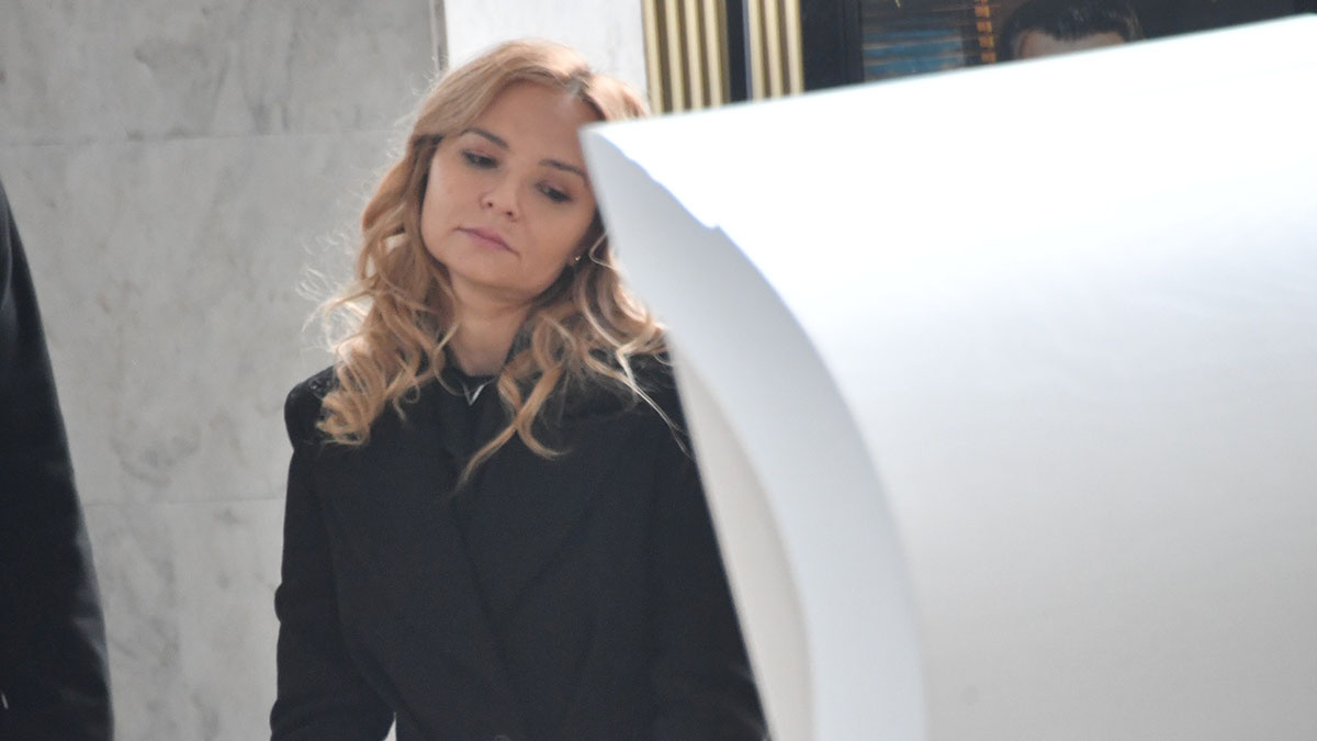 Марина Левкина у гроба Владимира Левкина. Фото: Global Look Press