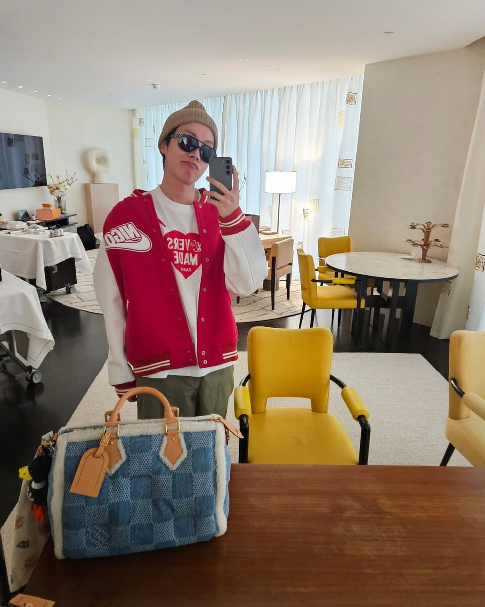    Джей-Хоуп из BTSСоцсети