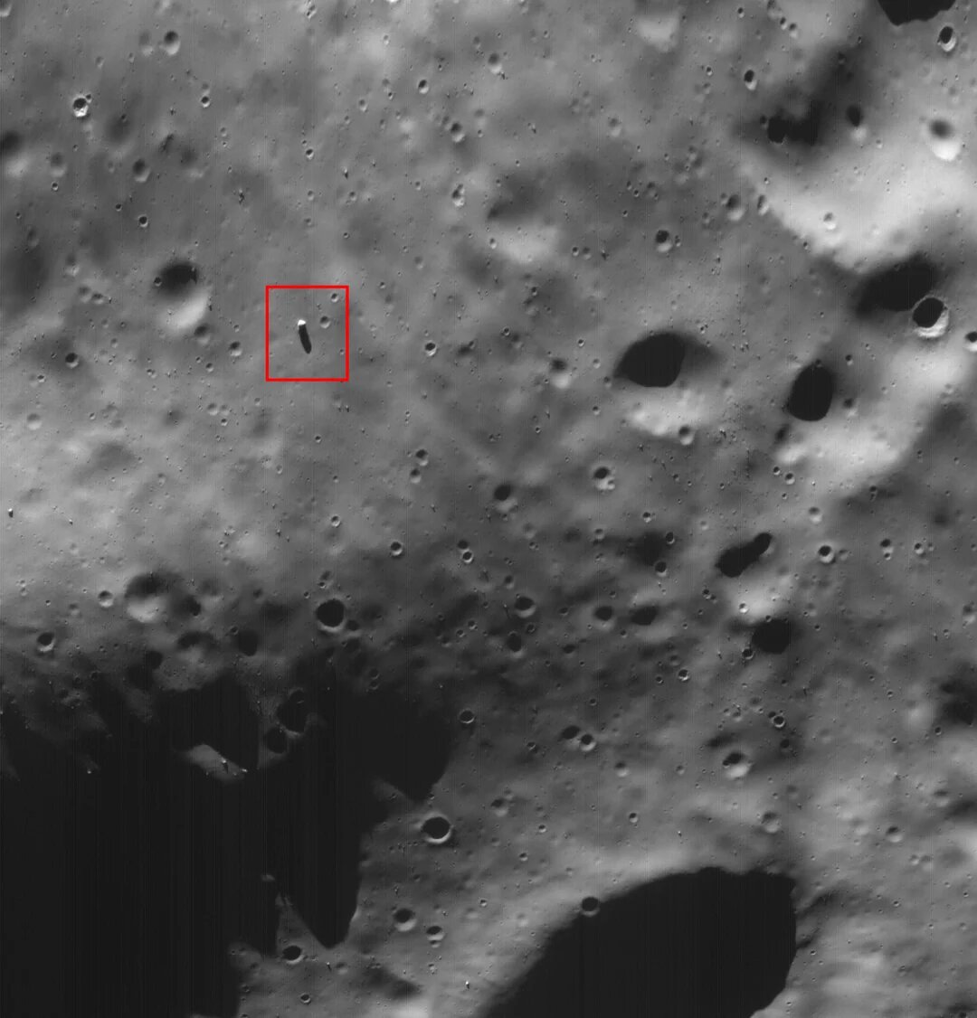 Монолит на Луне, наверное инопланетяне