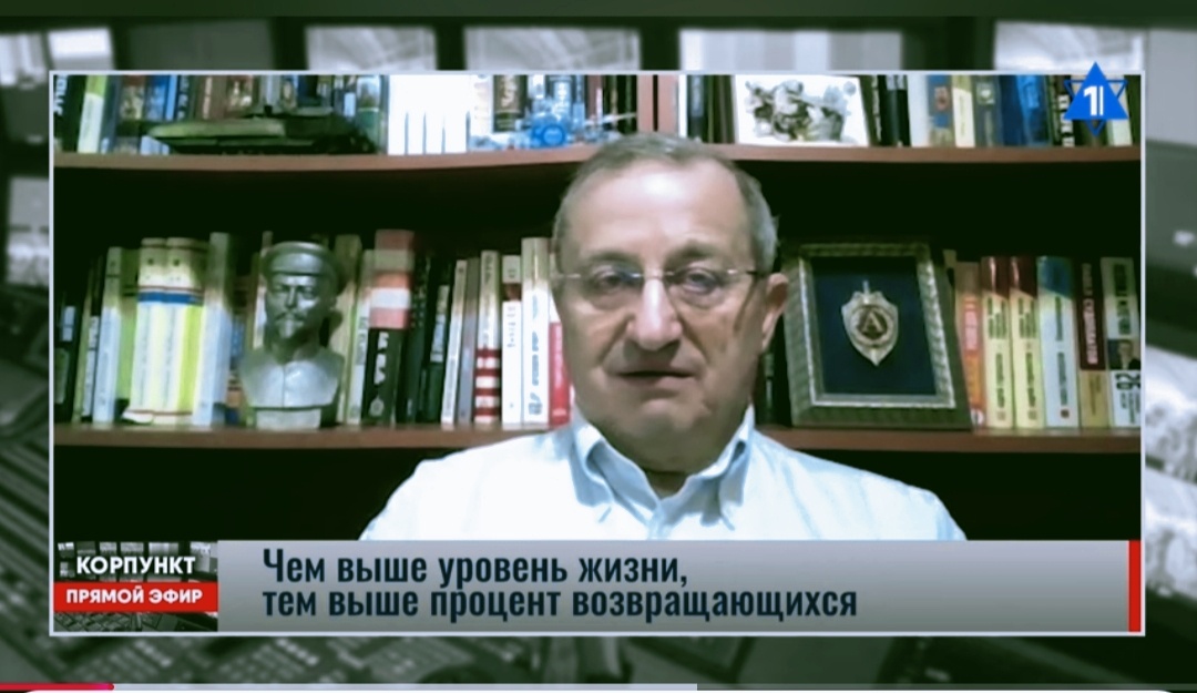 Скриншот из видео. Яков Кедми.