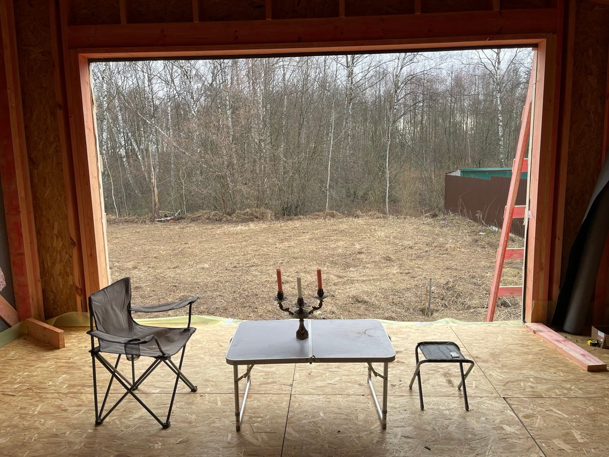 Романтический ужин при свечах уже можно, жить нельзя. 