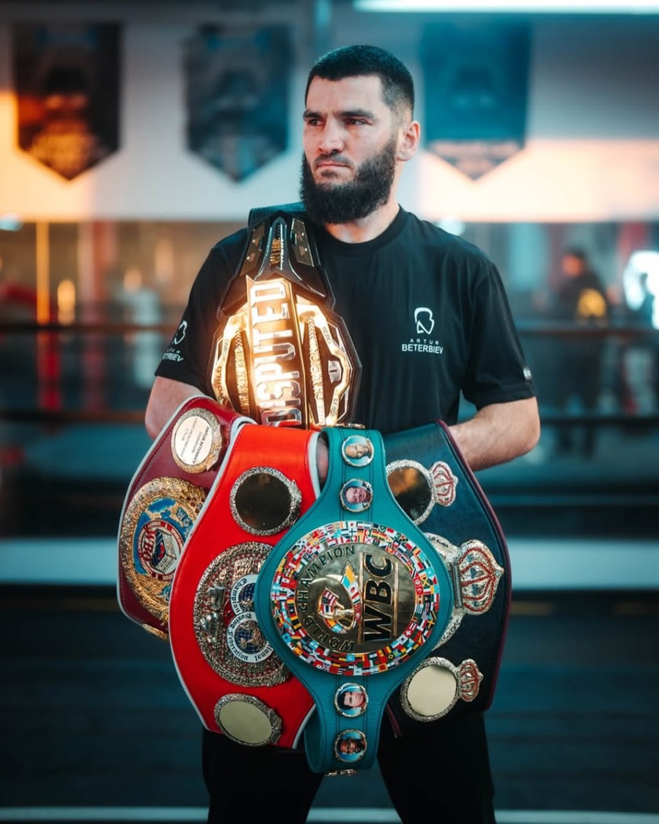     Артур Бетербиев