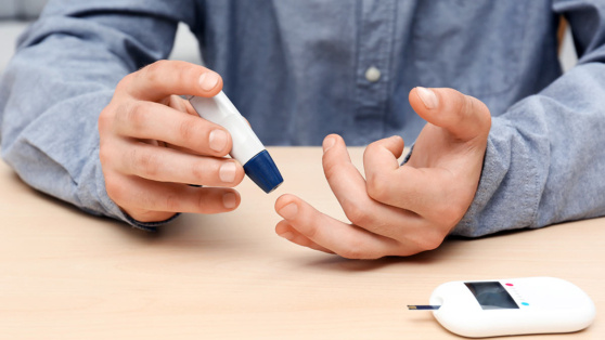    Минздрав РФ: две трети россиян имеют эндокринные заболевания Роман Захаров