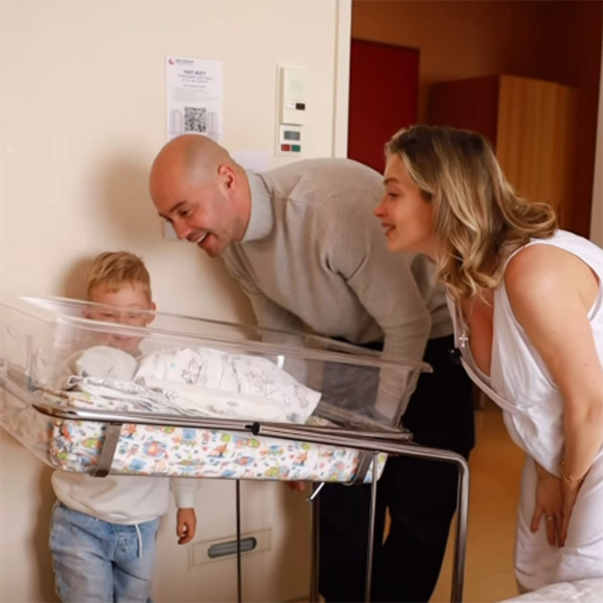 Андрей и Кристина Черкасовы с сыновьями в момент их знакомства. Фото: соцсети Кристины Черкасовой