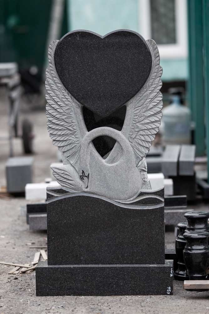 Памятник из натурального гранита