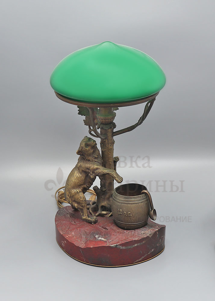 Антикварная настольная лампа с зеленым абажуром «Медведь и бочка меда», бронза, камень, Россия, нач. 20 в. 