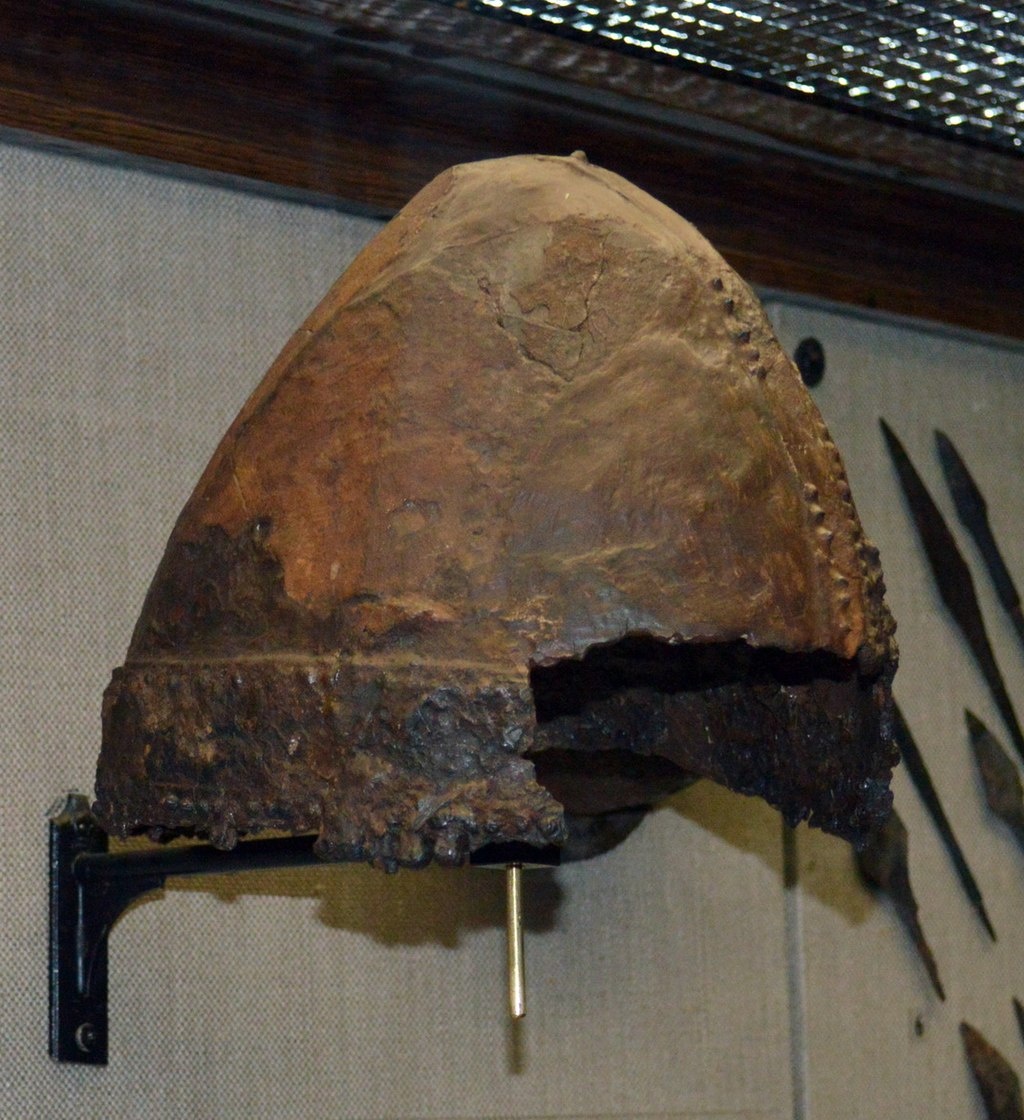 Шлем X века из кургана 86 в Гнёздово