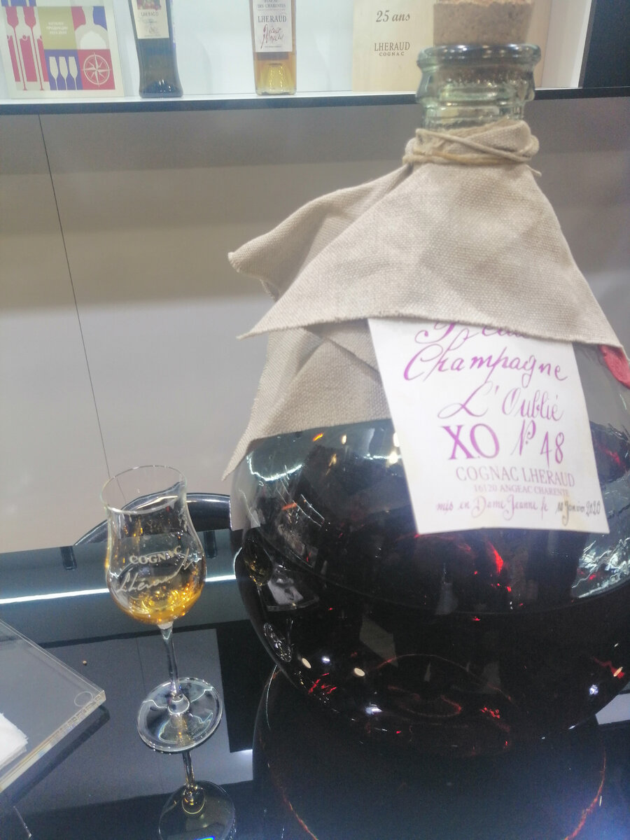 Традиционный французский Cognac Lheraud Oublie ХО № 48 на стенде Вельд-21