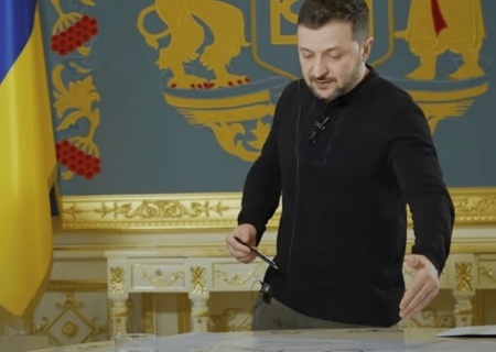    Financial Times: Зеленский сделал ошибку, предложив Трампу полезные ископаемые Украины