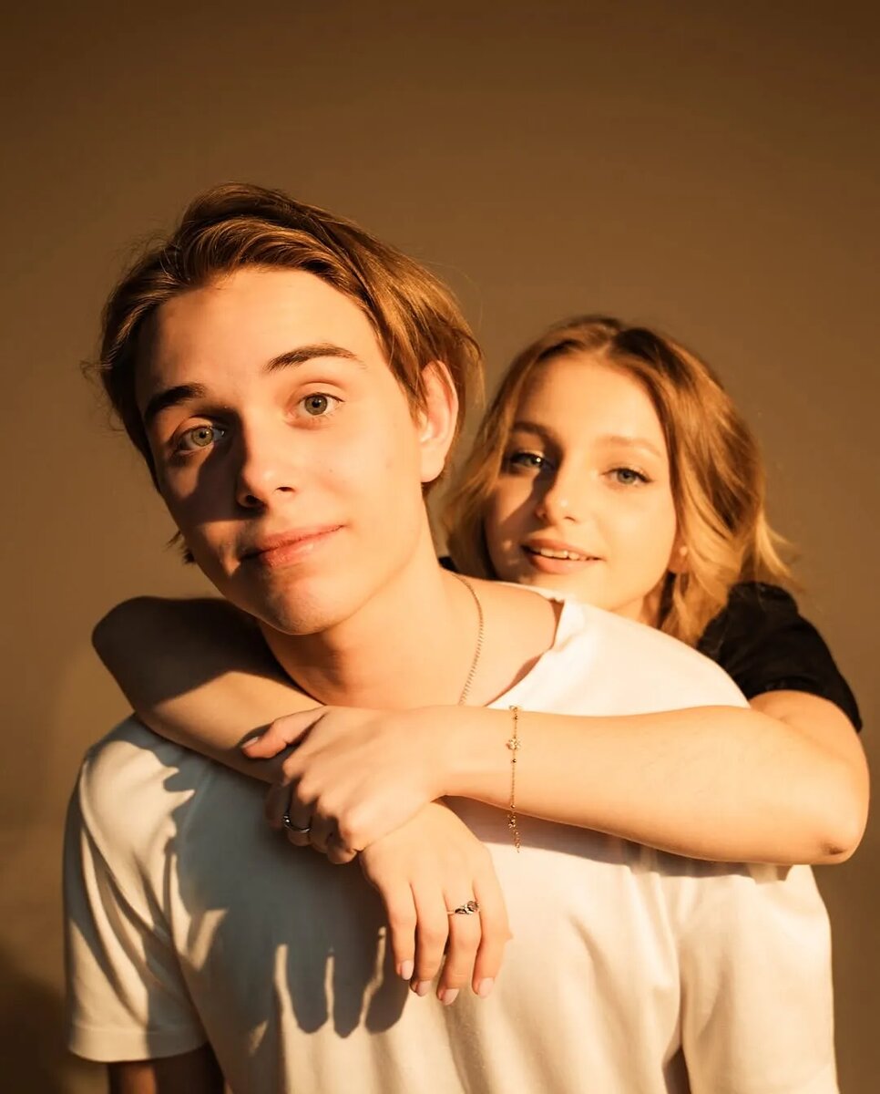 Андрей Кислов с возлюбленной Викторией Соломахиной