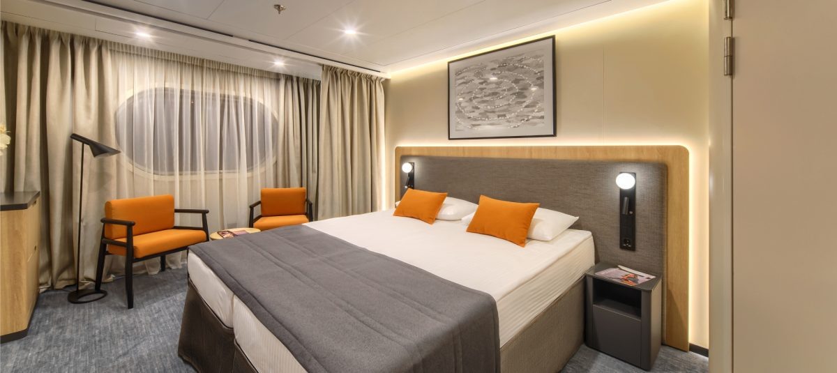    Интерьерные работы завершили пока только в первой каюте