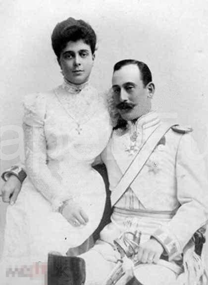 Источник https://static.auction.ru/offer_images/rd48/2023/08/28/03/big/C/cNSlIB2OU6j/fotootkrytka_podpisannaja_velikoj_knjaginej_elenoj_vladimirovnoj_urozhdennoj_romanovoj_arkhipovu_b_n.jpg