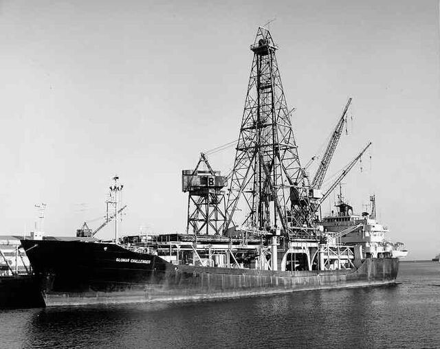Изображение взято с сайта https://upload.wikimedia.org/wikipedia/commons/thumb/3/3e/GlomarChallengerBW.JPG/640px-GlomarChallengerBW.JPG