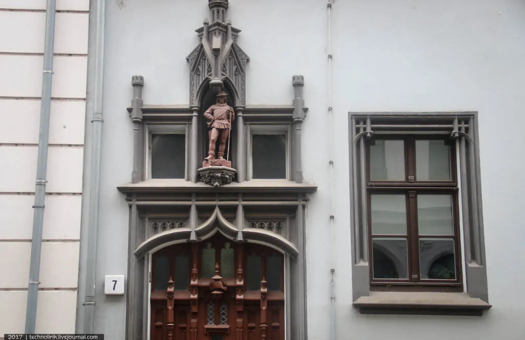 Подъезд или парадная...