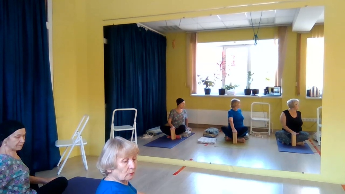 Л.А. в черной майке, я в шапочке.