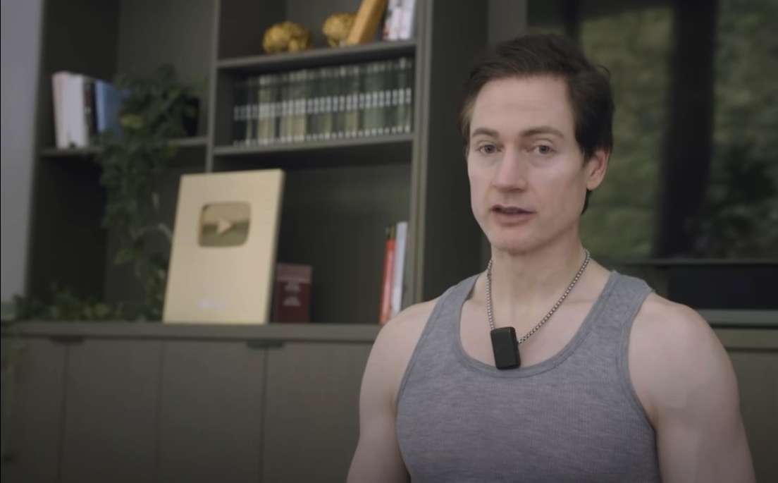 Брайан Джонсон. Скриншот из ютуб-канала Bryan Johnson