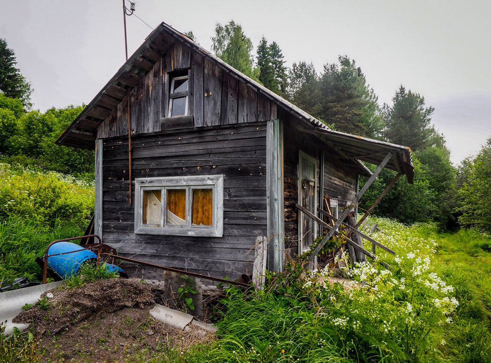 Один из примеров домов, который разваливается 