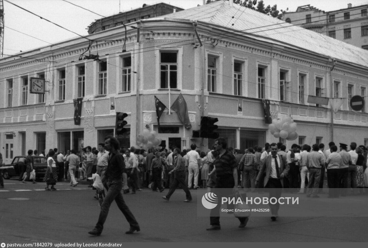 Открытие первой советско-австралийской булочной-пекарни, 1990 г. Автор Борис Ельшин. РИА Новости.
, 