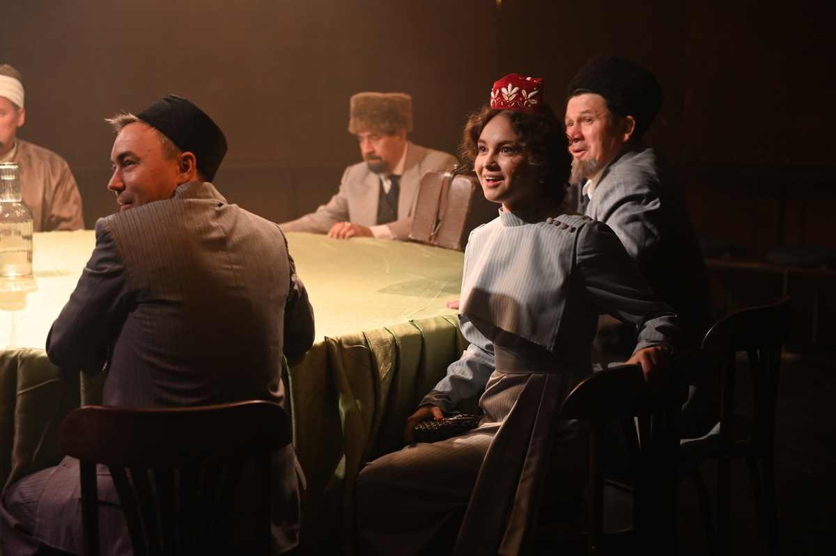 Герои спектакля "Без ветрил". Фотография с официального сайта Театра им.Тинчурина