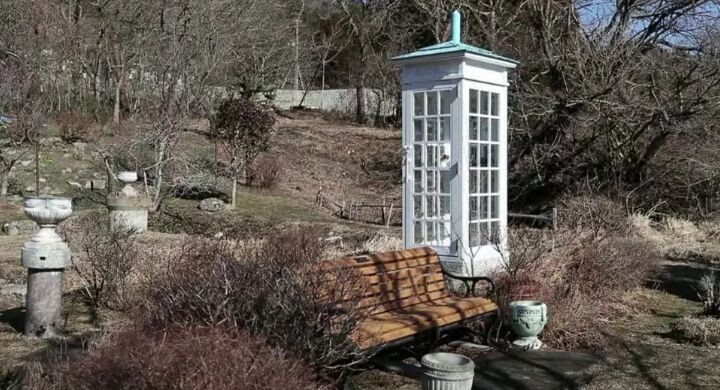 Телефон, с которого Сумирэ досаждала доброму учителю ночными приставаниями.