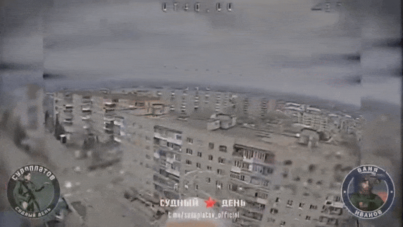    Русский FPV-дрон сбивает украинский дрон с ретранслятором над Покровском. Источник ТГ-канал "Военный осведомитель"