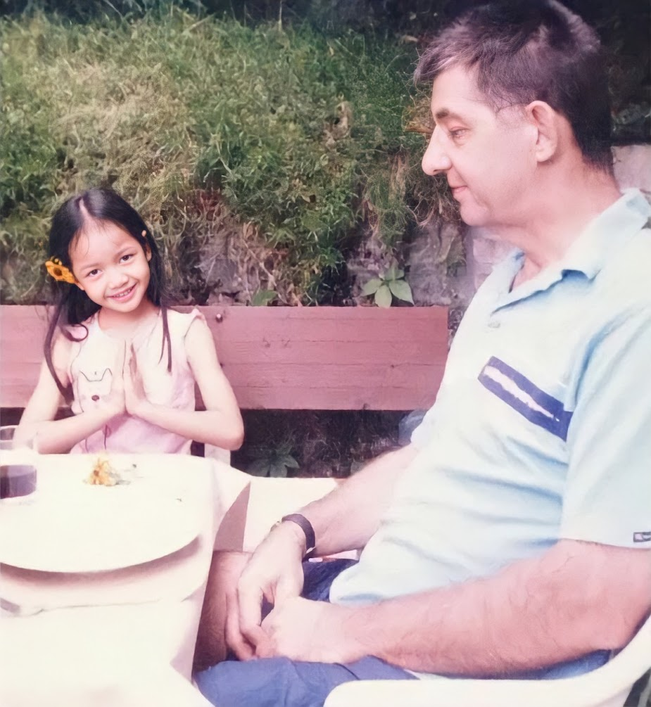 Маленькая Лиса с отчимом