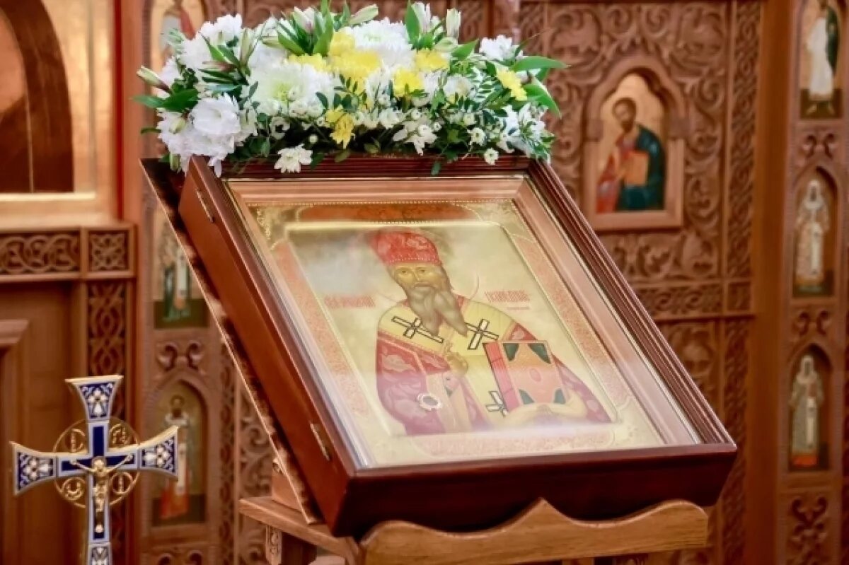    Юрий Шалабаев передал икону с мощами святого храму в Нижегородском кремле