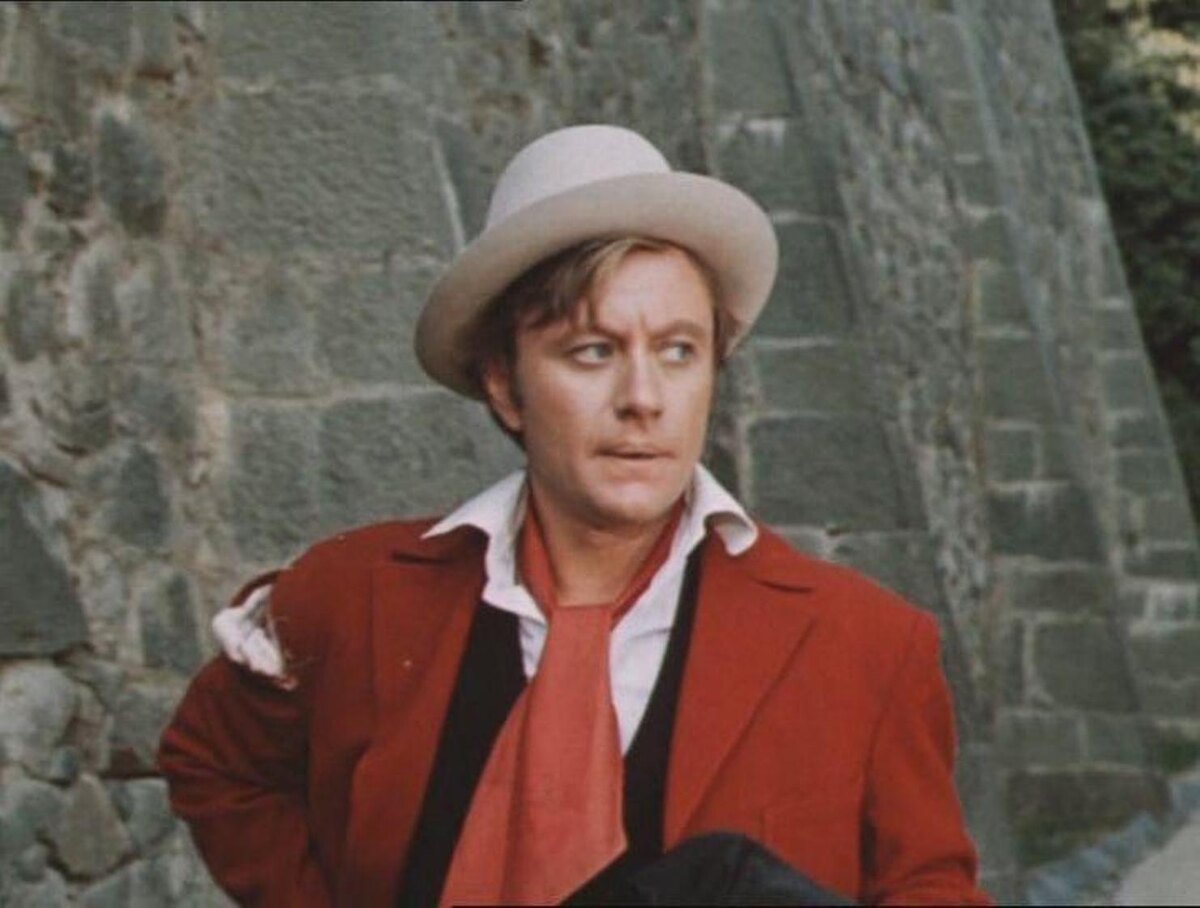 Кадр из фильма. Андрей Миронов. Источник: https://www.imdb.com/title/tt0174972/mediaviewer/rm3038267392/?ref_=tt_md_11