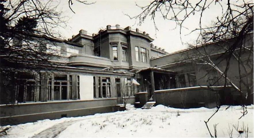 Внутренний двор Ближней дачи. Фото https://mydecor.ru/