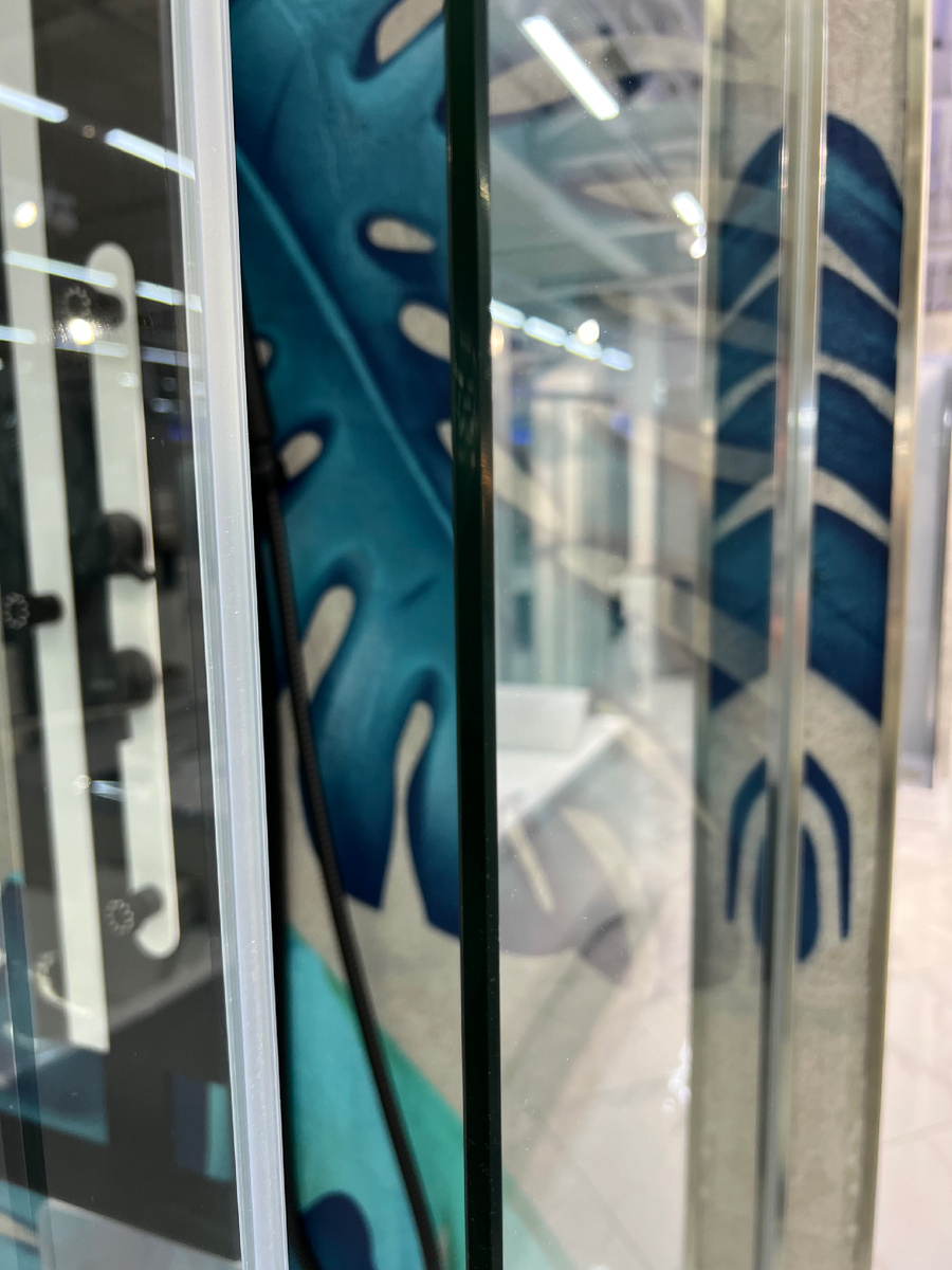 Толщина стекла 8 мм.