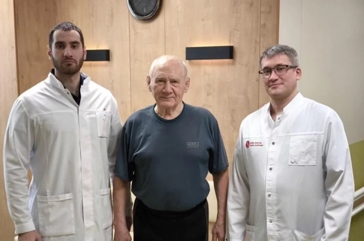    Новосибирские врачи помогли заслуженному тренеру со стенозом позвоночника