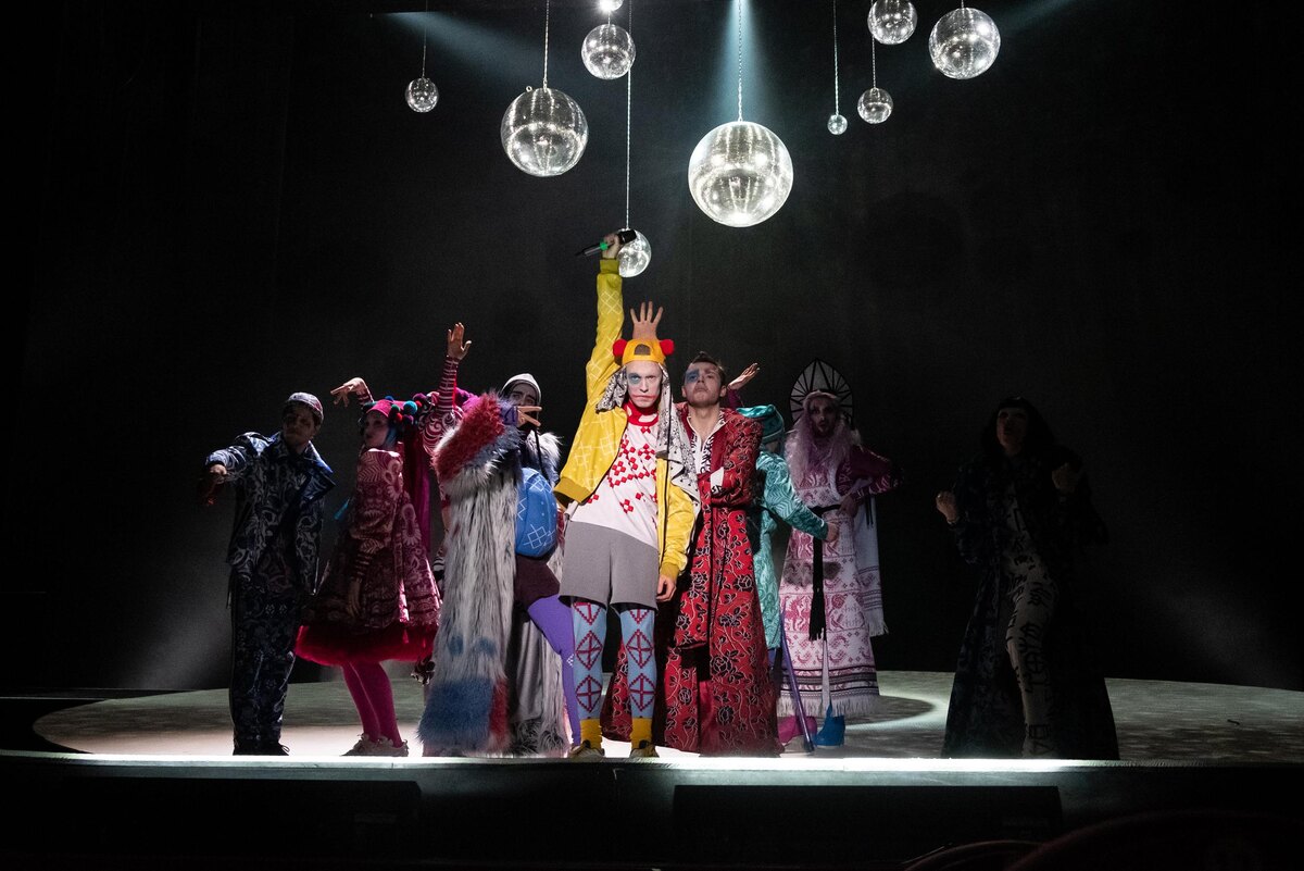 Слуга двух господ. Фото с официального сайта Театра имени А. С. Пушкина: https://teatrpushkin.ru/upload/iblock/54b/huiuiho7rgnwq927h8981gy1ginunaq4.jpg