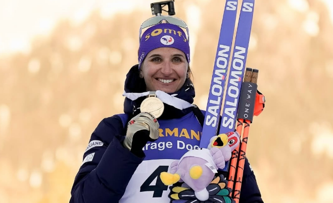 Жюлия Симон снова поднялась на высшую ступень пьедестала почета. Фото: соцсети