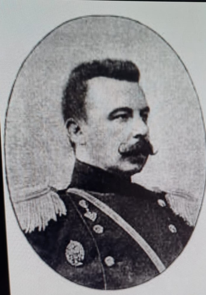 Владимир Иванович Кедрин (12 июля 1866 Санкт-Петербург — после 1931) — российский и советский военный деятель. Генерал-майор Российской императорской армии (1910), с 1908 по 1917 годы был начальником Казанского военного училища. После Октябрьской революции, служил в Народной армии, а затем в Русской армии Колчака. В 1919 году был произведён в генерал-лейтенанты. Вскоре был пленён Красной армией. С 1920 по 1923 годы служил в Красной армии. Потом был преподавателем в Институте народного хозяйства. В 1931 году был на 5 лет сослан в Казахстан по делу «Весна». Автор работы «Александровское военное училище. 1863—1901 гг.». https://ru.wikipedia.org/wiki/Кедрин,_Владимир_Иванович и http://www.grwar.ru/persons/person/1637