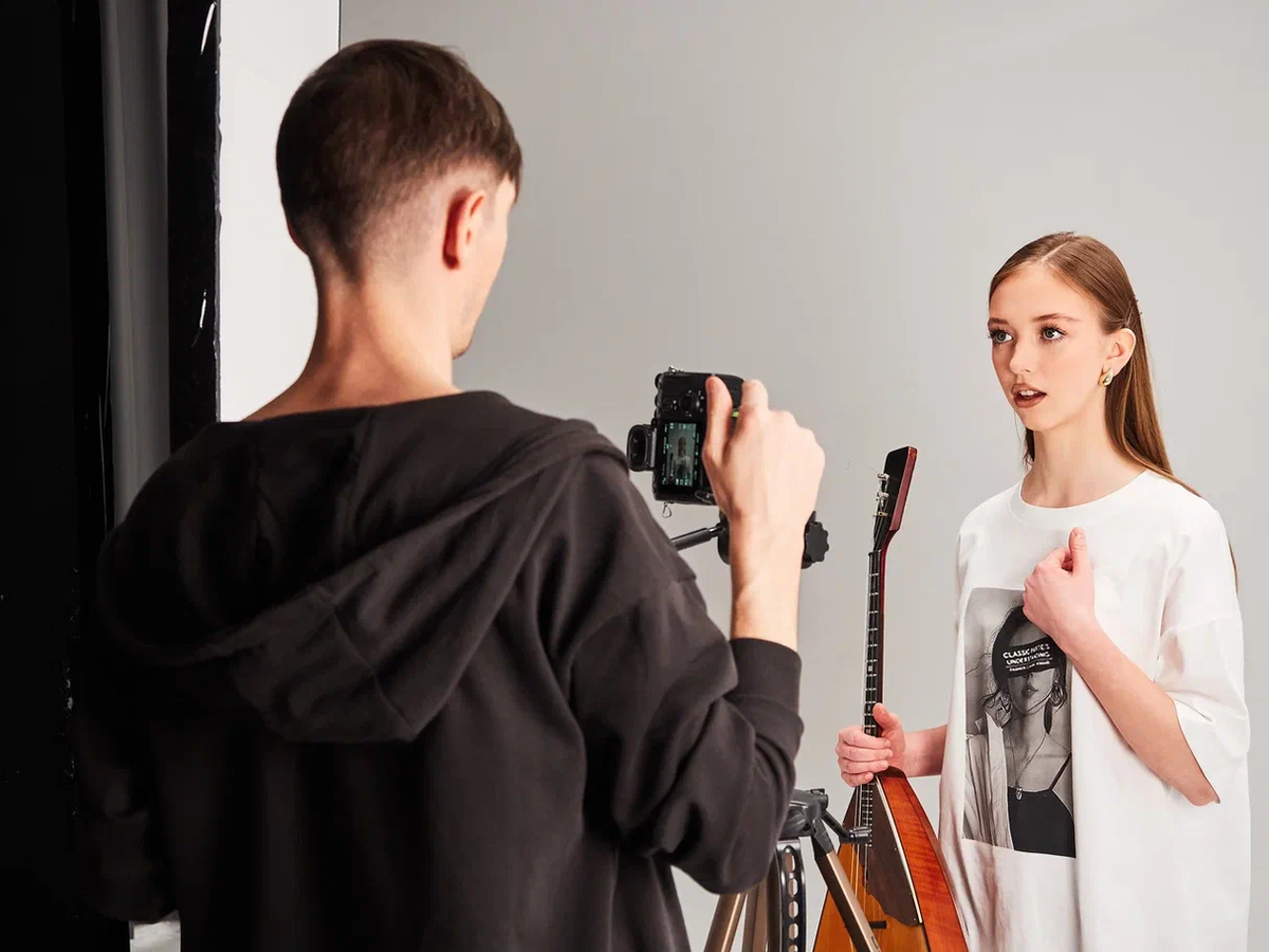 Работая над упаковкой бренда, мы думаем о том, что будет чувствовать покупатель, надевая одежду