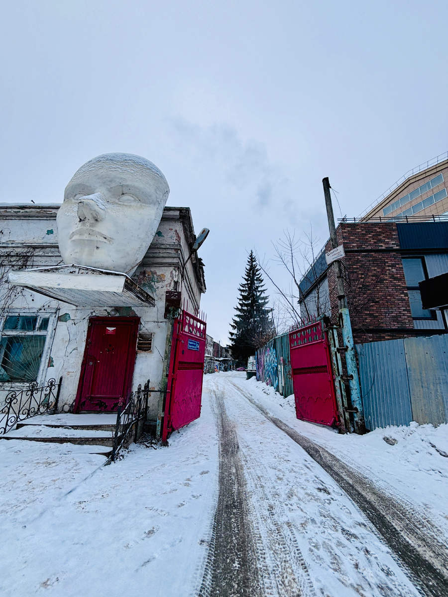 Вход на фабрику