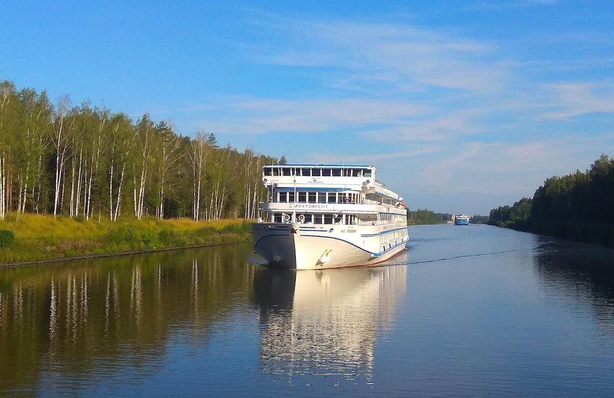 «А. С. Пушкин» на Канале имени Москвы