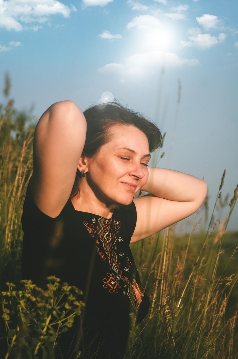 Имя Елена является одним из наиболее древних и востребованных имён, сохраняющим свою популярность на протяжении столетий. Оно имеет глубокие исторические и культурные корни в Древней Греции и несёт в себе богатый символизм. 