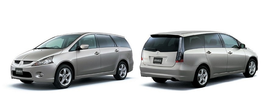    Минивэн Mitsubishi Grandis из 2000-х
