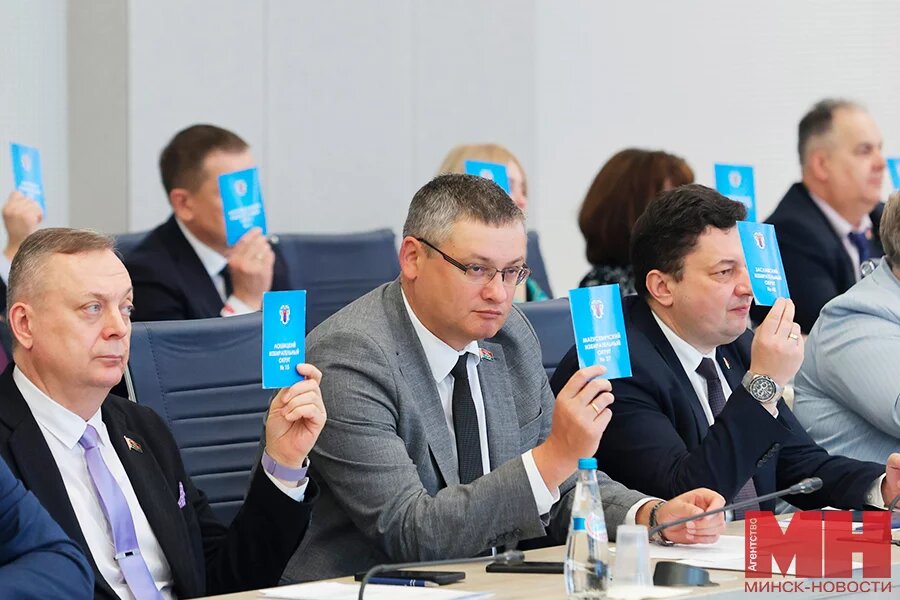 Минские депутаты разрешили бесплатно ездить в общественном транспорте еще одним учащимся