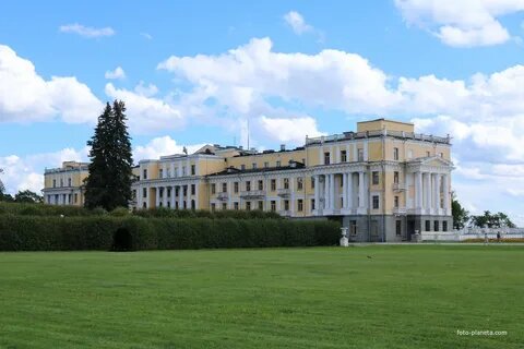 Санаторий "Архангельское". А здесь водитель ночевал, но по честному - в общежитии для персонала.